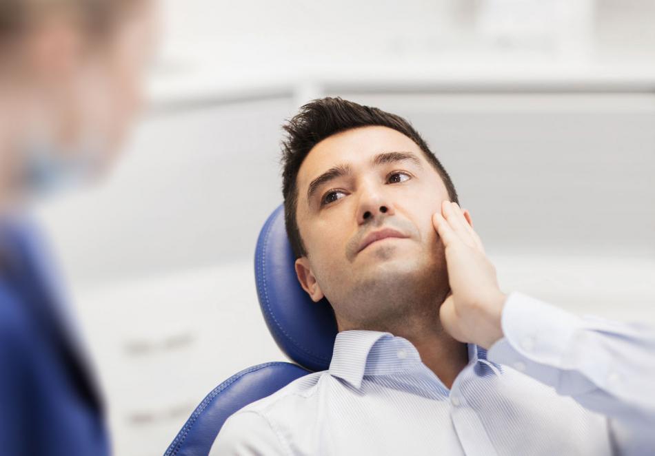 Почему возникают осложнения после лечения зубов?